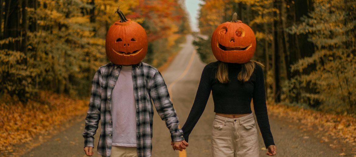 Schaurig-schöne Halloween Date Ideen für Singles